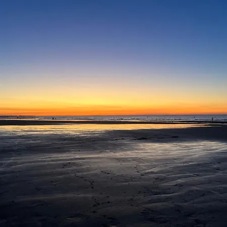 Les Pieds Dans Le Sable Apartment