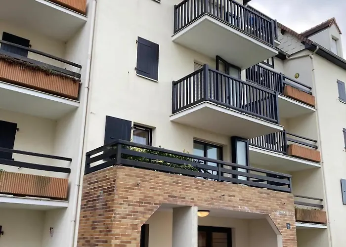 Les Pieds Dans Le Sable Cabourg